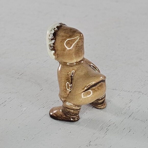 Hagen Renaker Eskimo Tot Crouching Miniature Figure Style A-945 - Picture 5 of 8
